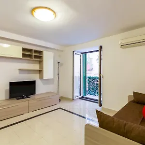 Qs1 - Indipendent Flat In Center Napoli
